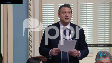 L’ancien capitaine du Canadien de Montréal, Guy Carbonneau a été honoré  à l’Assemblée nationale du Québec.